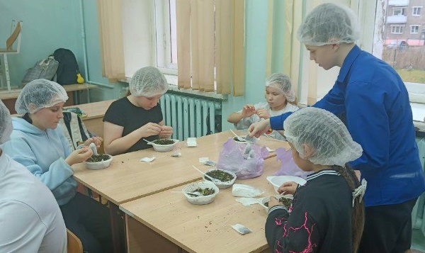 Фото из сообществ «Коряжма – все для победы» и «Благотворительный фонд «Победа за нами» в соцсети «ВКонтакте»